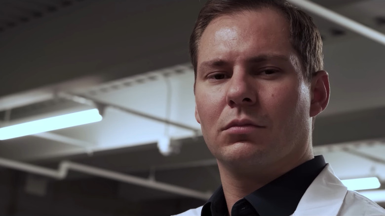 кадр из фильма SCP: The Corpse