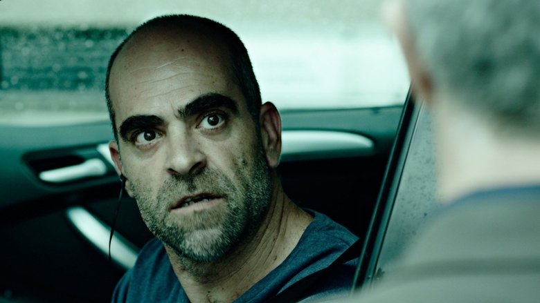 кадр из фильма Незнакомец