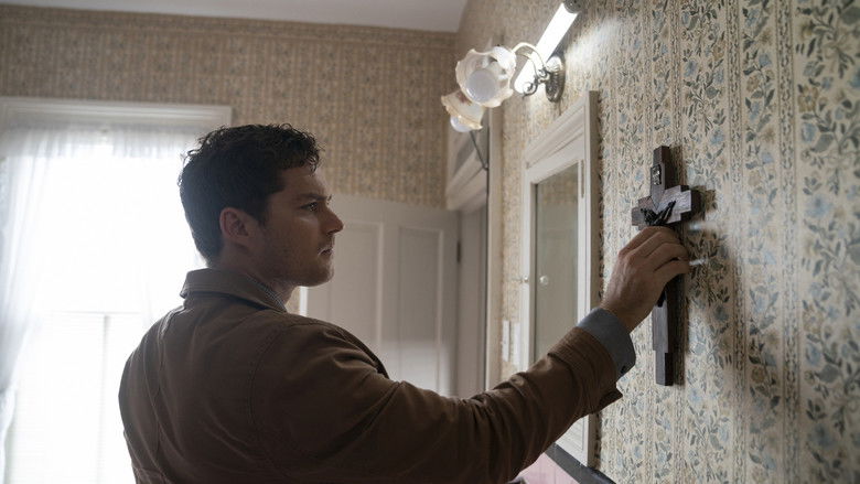 кадр из фильма Посетитель