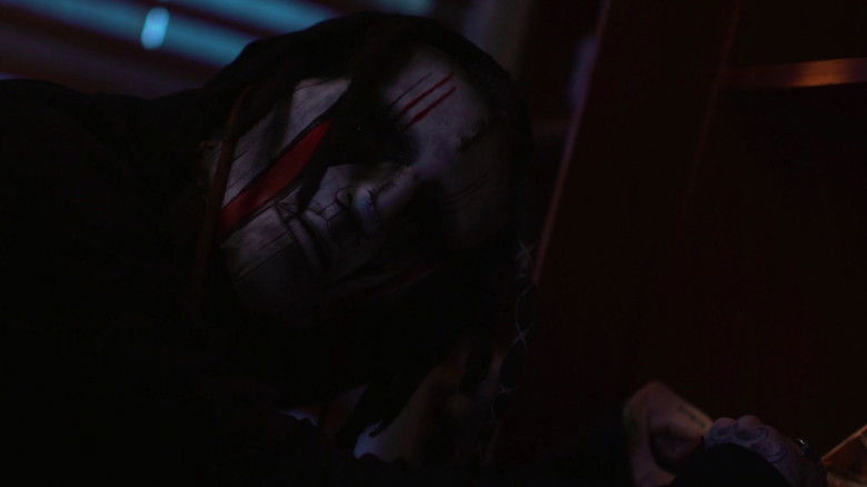 кадр из фильма Резня на кладбище