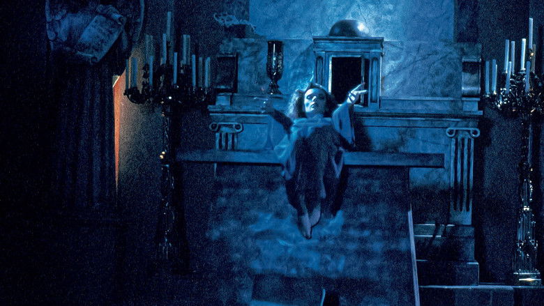 кадр из фильма Слуга дьявола