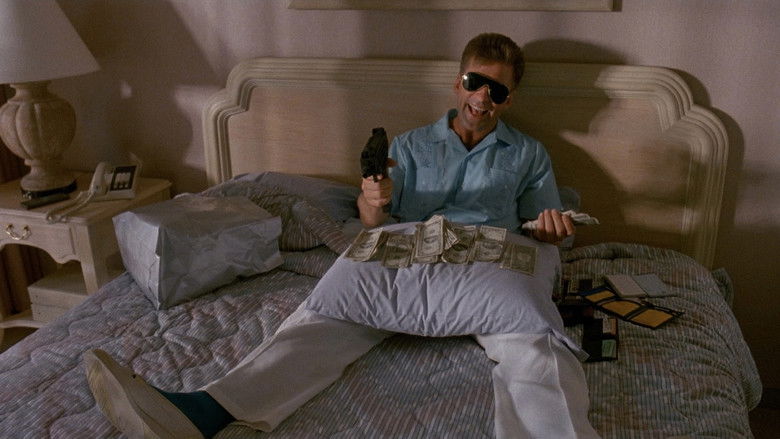 кадр из фильма Майами Блюз