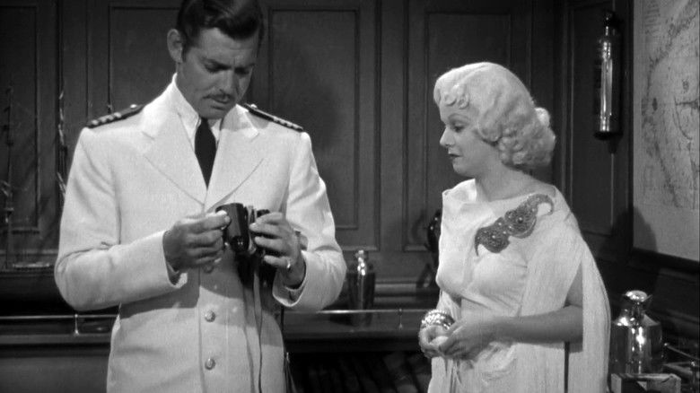 кадр из фильма Моря Китая