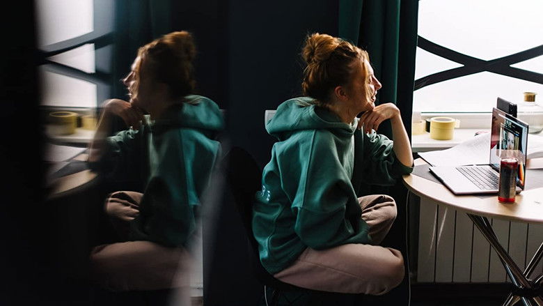 кадр из фильма Лишайся онлайн