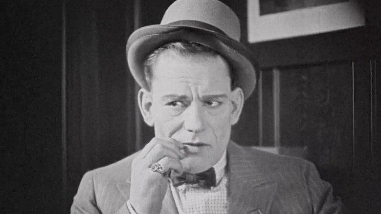 кадр из фильма Outside the Law