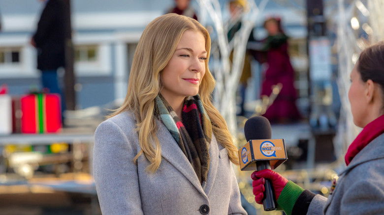 кадр из фильма It's Christmas, Eve