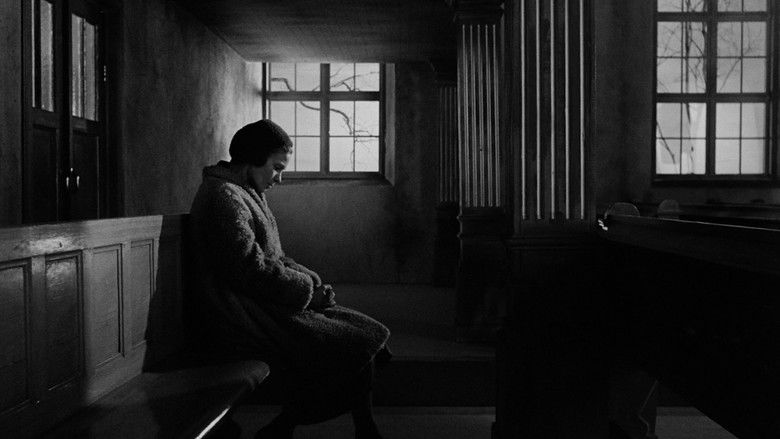 кадр из фильма Причастие