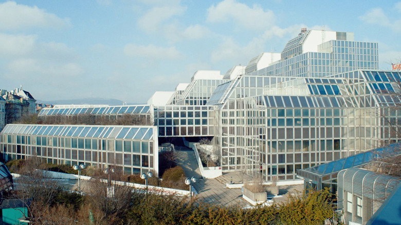 кадр из фильма All Buildings Are Beautiful