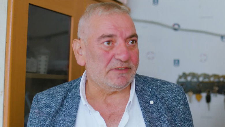 кадр из фильма Aşağı Mahalle