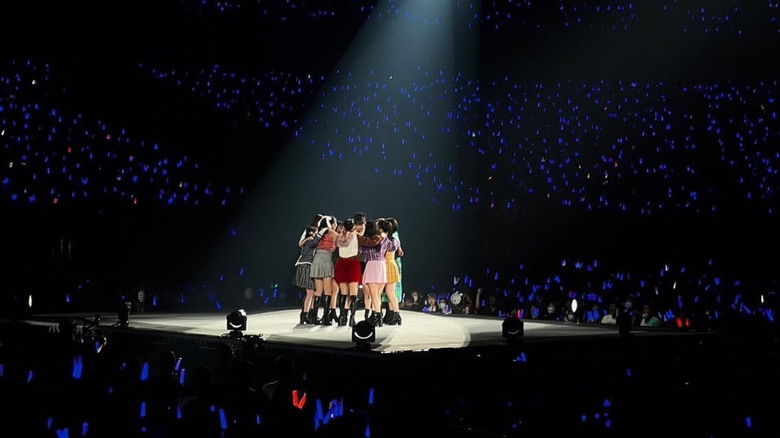 кадр из фильма アンジュルム - CONCERT 2023 BIG LOVE 竹内朱莉 FINAL LIVE 「アンジュルムより愛をこめて」