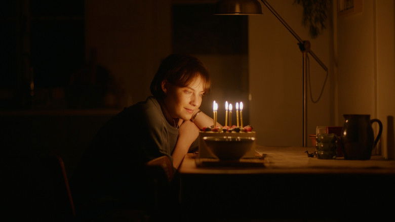 кадр из фильма Dear Moon