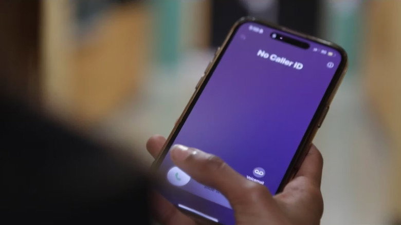 кадр из фильма No Caller ID