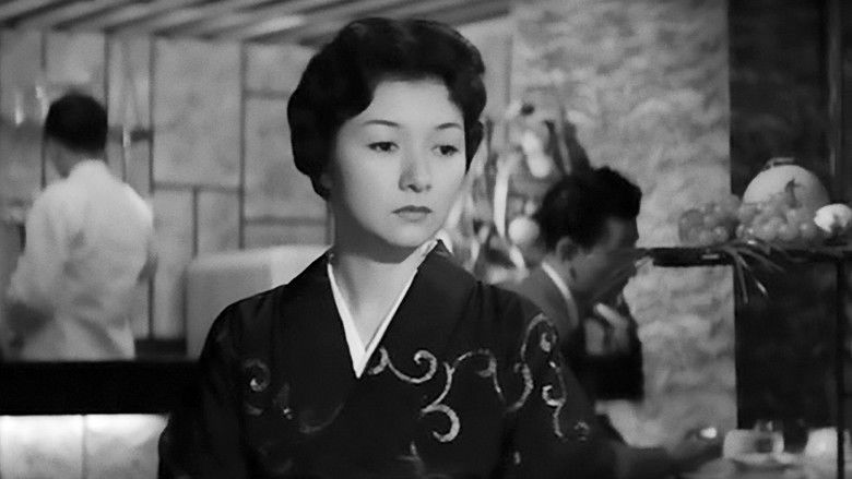 кадр из фильма Когда женщина поднимается по лестнице