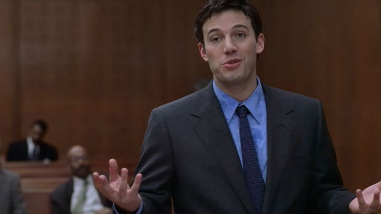 кадр из фильма В чужом ряду