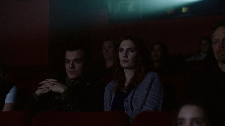 кадр из фильма Kärlek är sval som snö