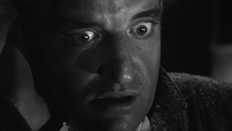 кадр из фильма Хэнговер-сквер