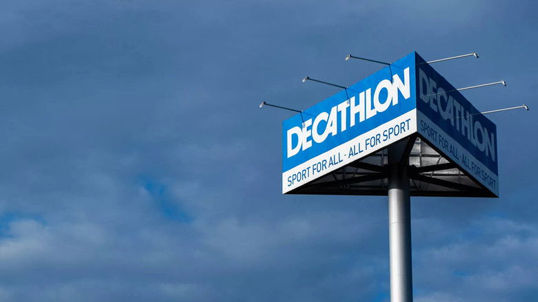 кадр из фильма Inside Decathlon : dans les coulisses de l'enseigne préférée des Français