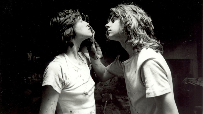 кадр из фильма Цементный сад