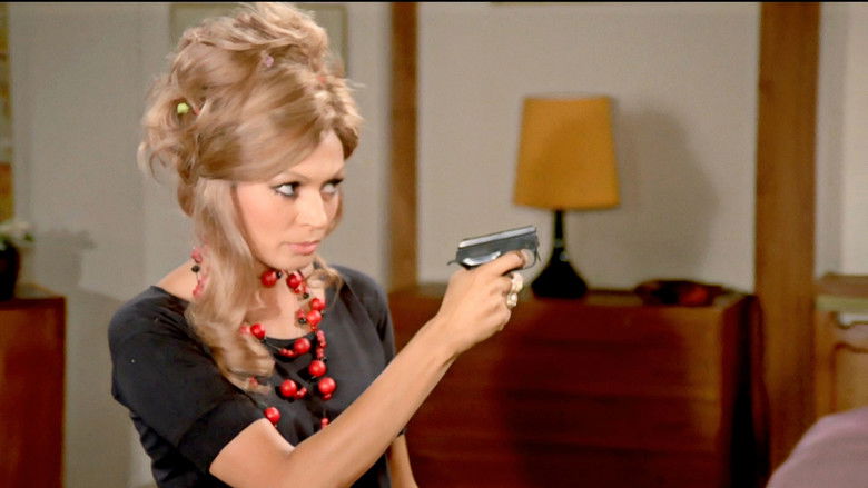 кадр из фильма Ο Τρελοπενηντάρης