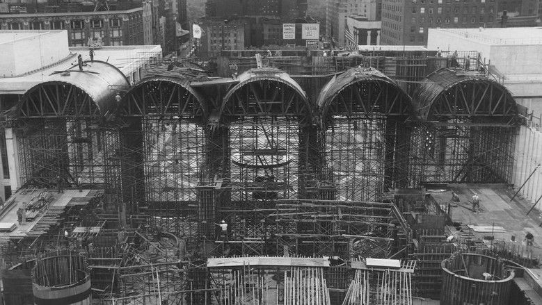 кадр из фильма The Opera House