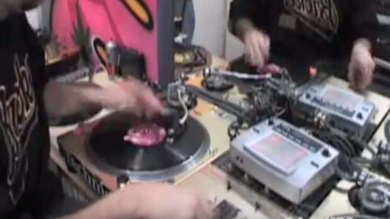 кадр из фильма 5 Sides of a Coin