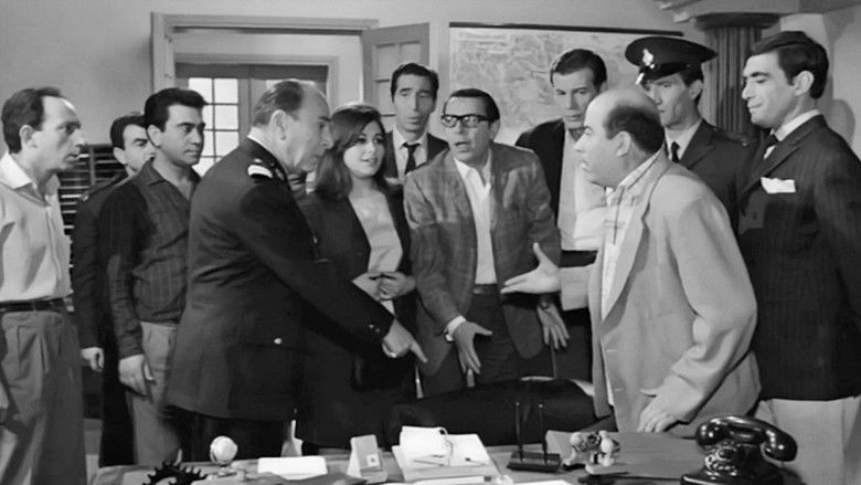 кадр из фильма Τρελλός, Παλαβός και Βέγγος