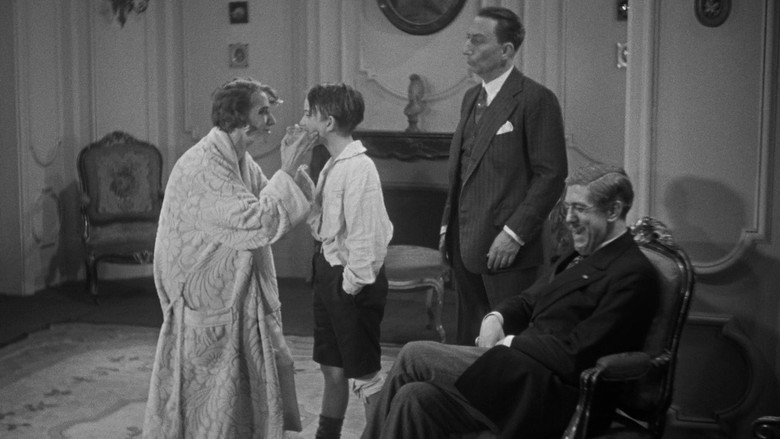 кадр из фильма Ребенку дают слабительное