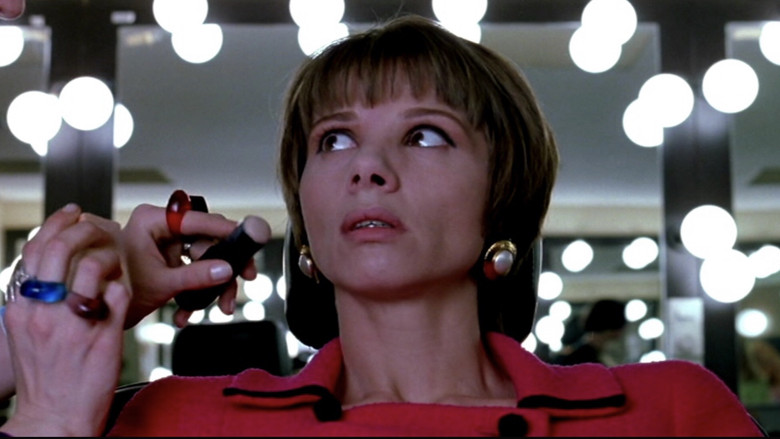 кадр из фильма Высокие каблуки