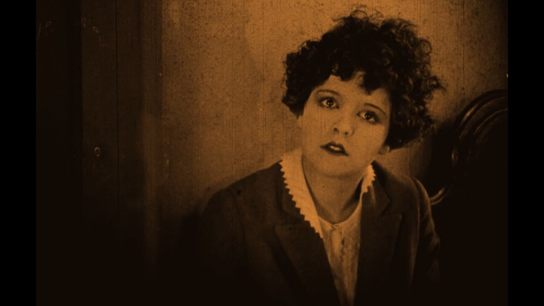 кадр из фильма Отравленный рай