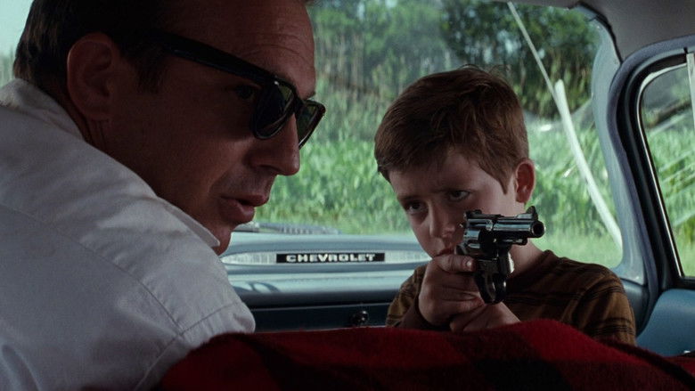 кадр из фильма Совершенный мир