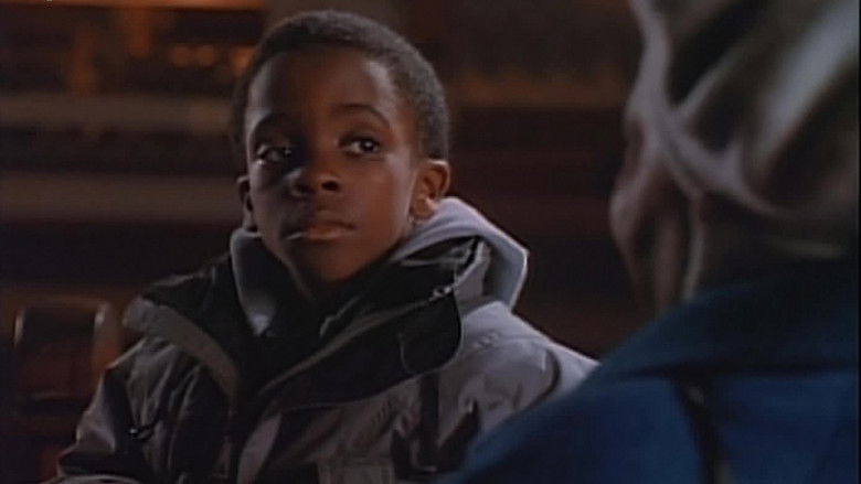 кадр из фильма The Kid Who Loved Christmas