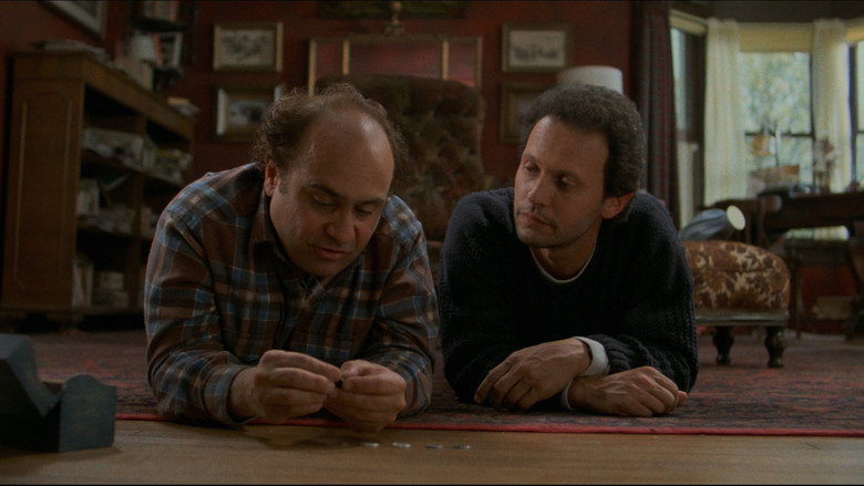 кадр из фильма Сбрось маму с поезда