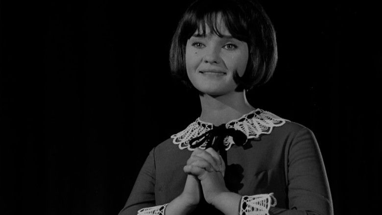 кадр из фильма Un film cu o fată fermecătoare