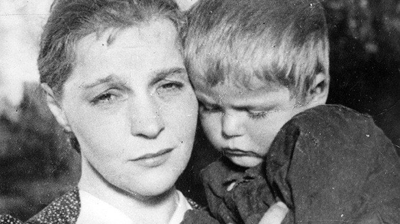 кадр из фильма Она защищает Родину