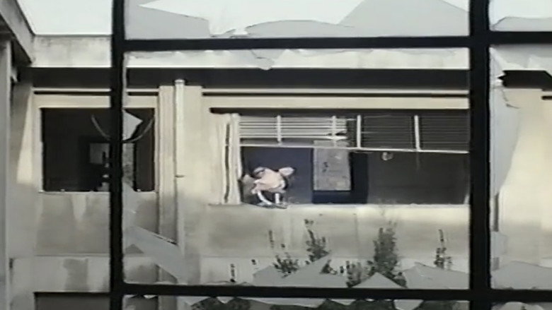 кадр из фильма 凌辱！制服処女