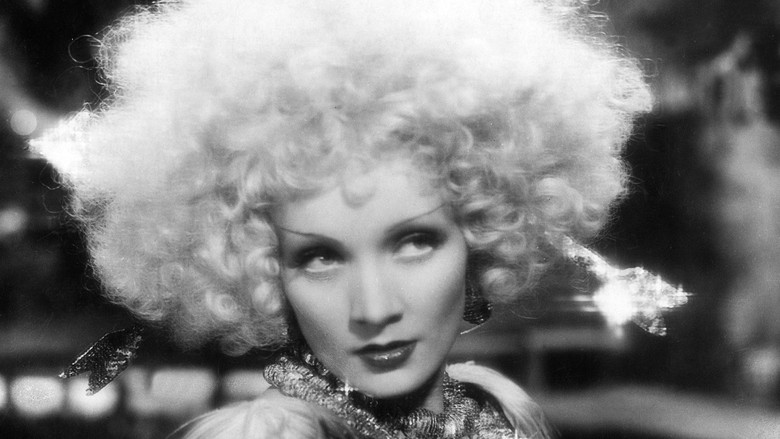 кадр из фильма Белокурая Венера