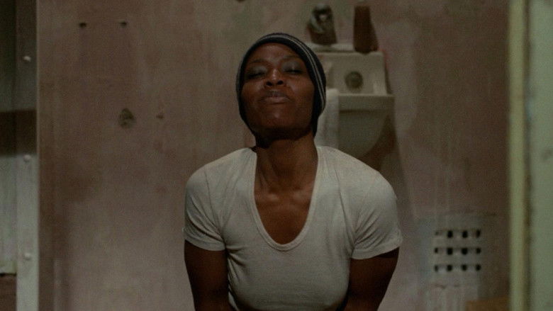 кадр из фильма Страсть за решеткой