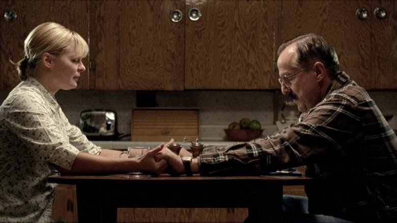 кадр из фильма Песнь убийцы маленького городка