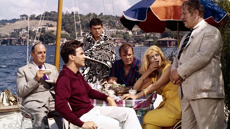 кадр из фильма Топкапи