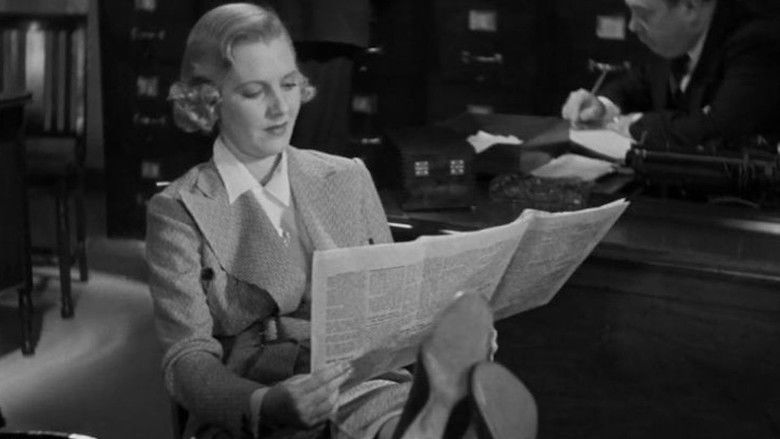 кадр из фильма Весь город говорит