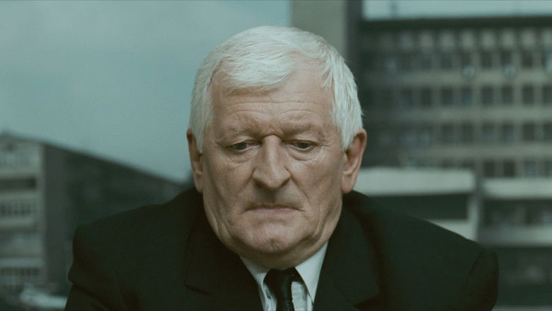 кадр из фильма 12:08 к востоку от Бухареста