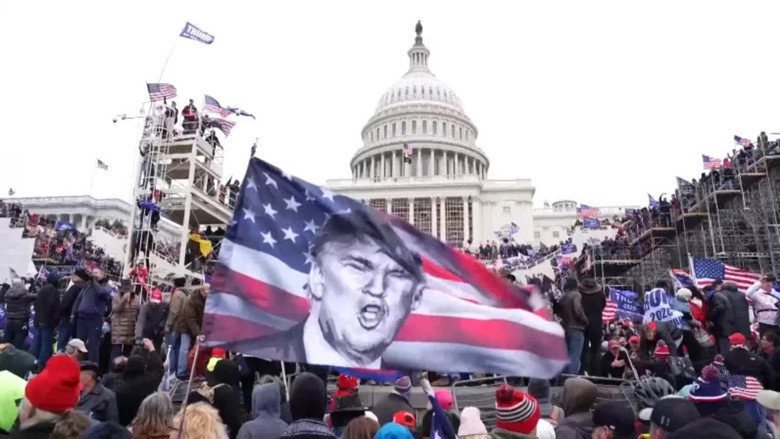 кадр из фильма Les Empires contre-attaquent