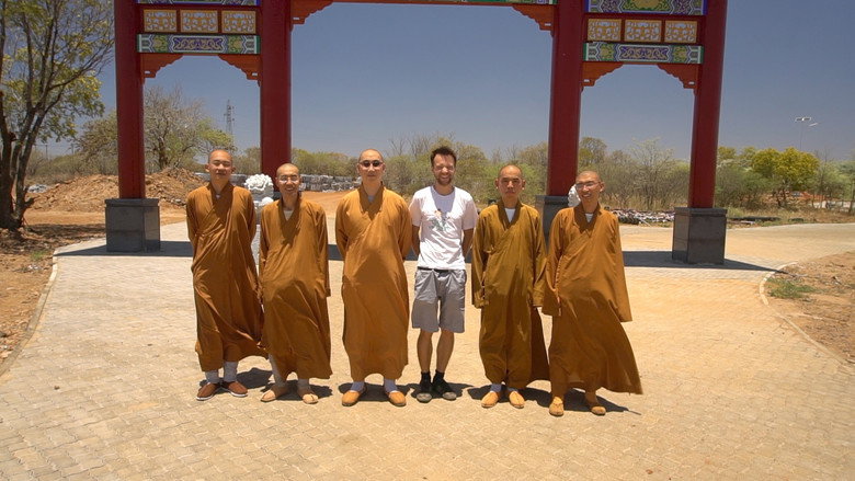 кадр из фильма Weltreise mit Buddha