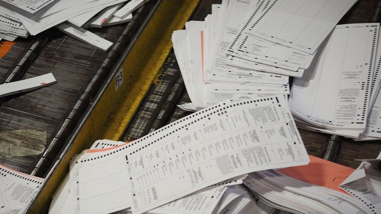 кадр из фильма Kill Chain: The Cyber War on America's Elections