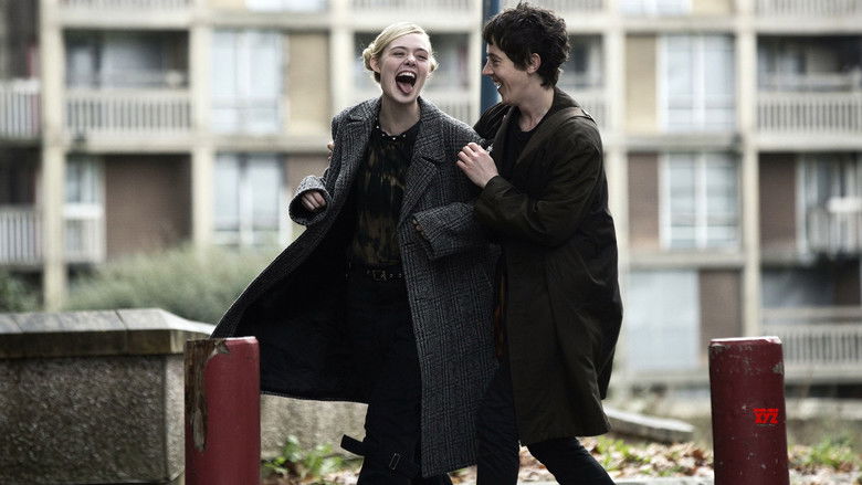 кадр из фильма Как разговаривать с девушками на вечеринках