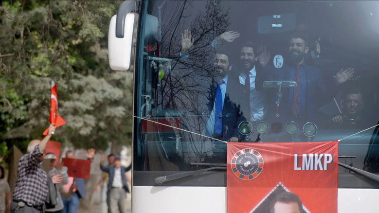 кадр из фильма İllegal Hayatlar: Meclis