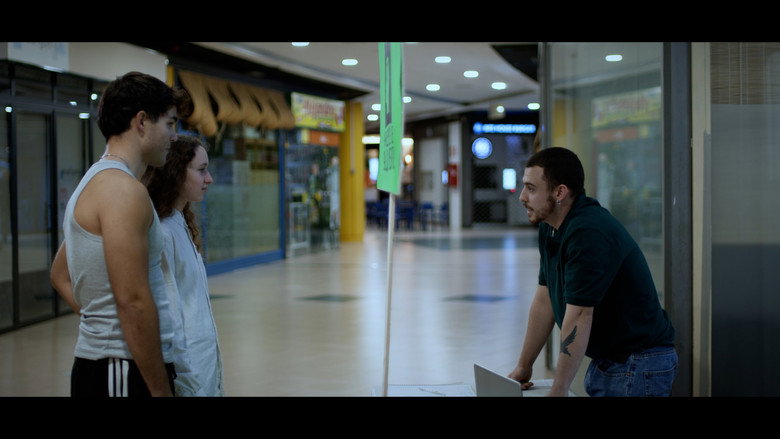 кадр из фильма JUGUETES