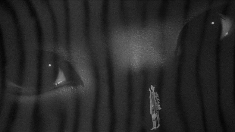 кадр из фильма 蛇娘と白髪魔