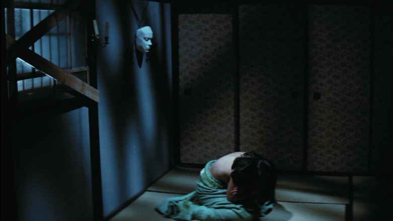 кадр из фильма 女地獄　森は濡れた