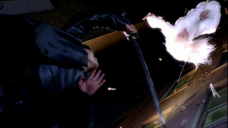 кадр из фильма Непобедимый